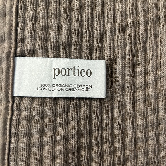 Portico Coverlet - Picture 2 of 4